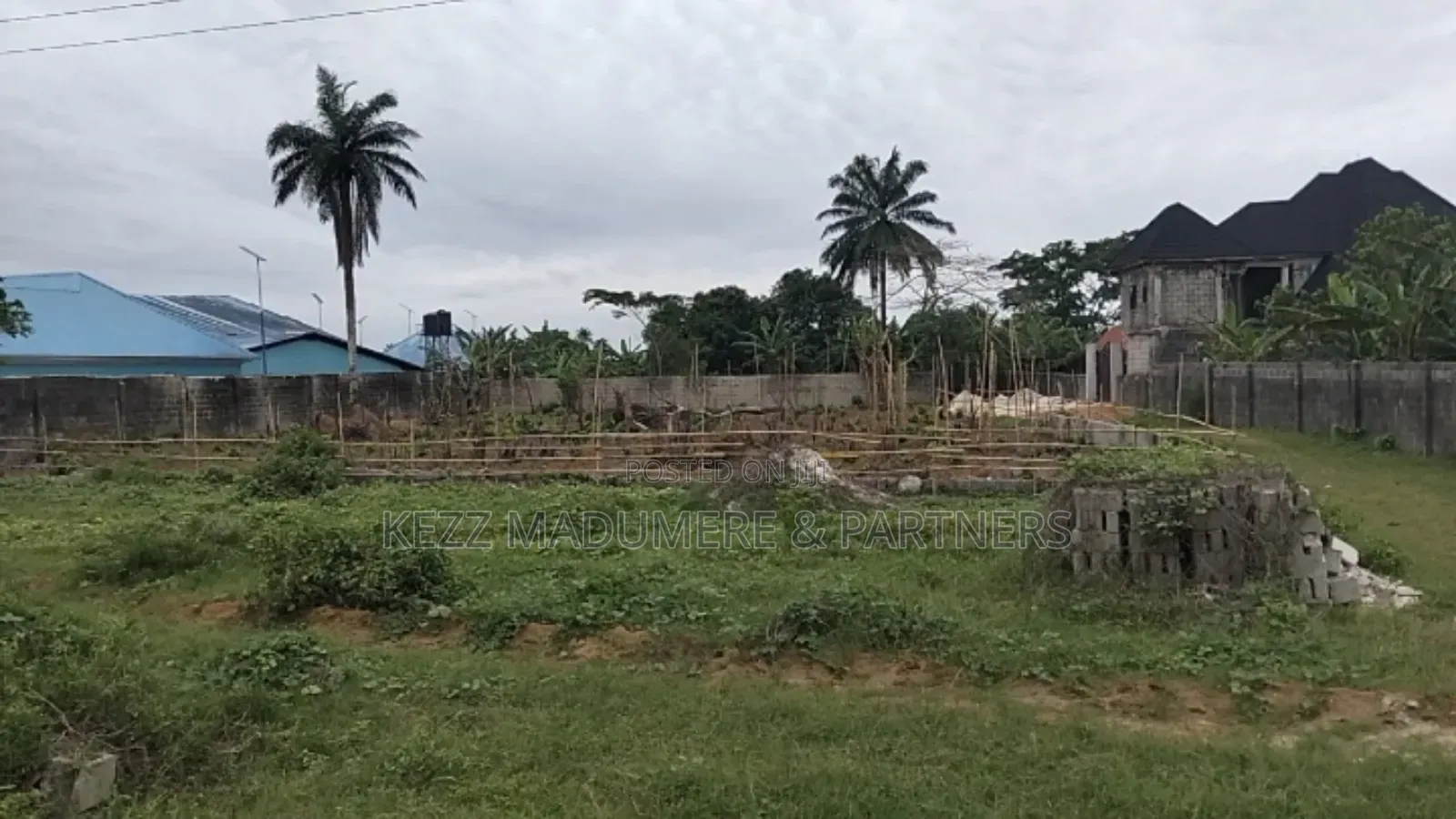 For Sale : 2 1⁄2 Plots Close to Emarid Sch. Eneka Igwuruta , Ph