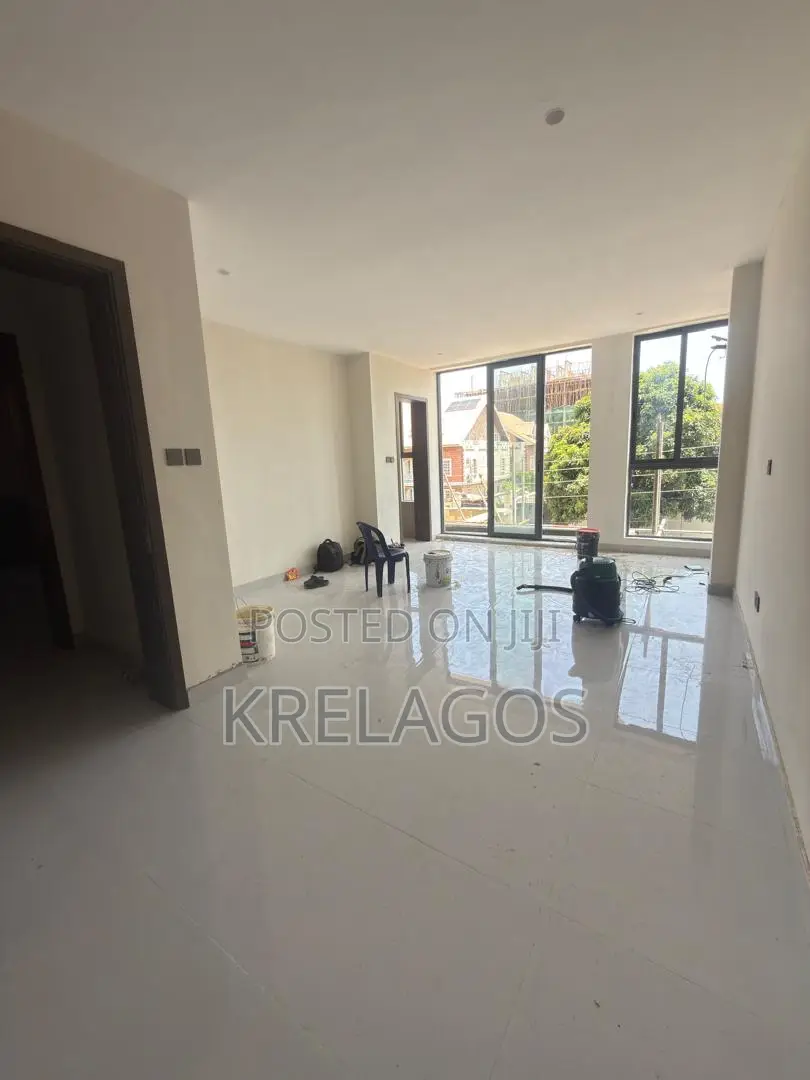 2bdrm Apartment in Lekki Phase 1 for sale