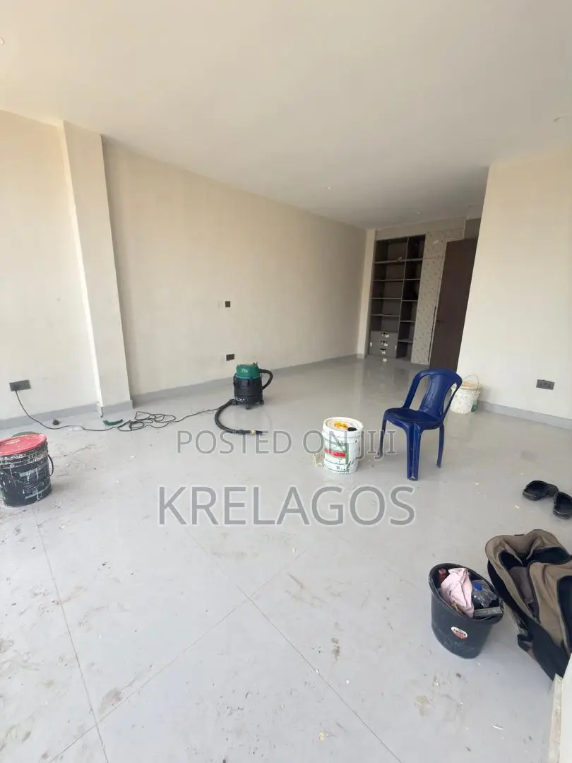 2bdrm Apartment in Lekki Phase 1 for sale