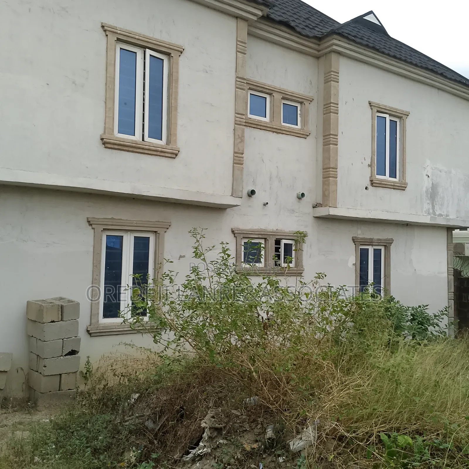 8bdrm Block of Flats in Bola Oyewo, Ifako-Ogba for sale
