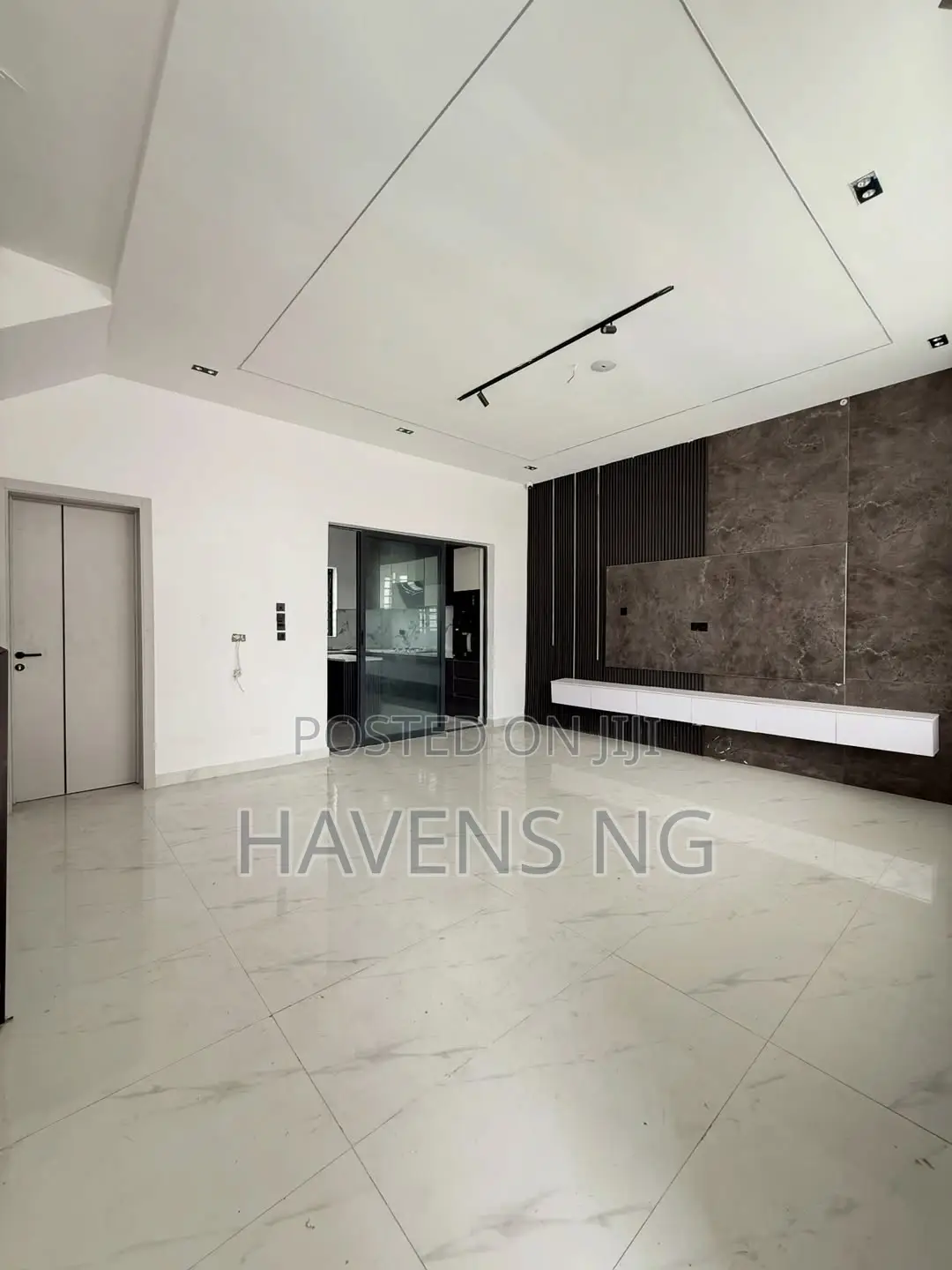 4bdrm Duplex in Ikota for sale