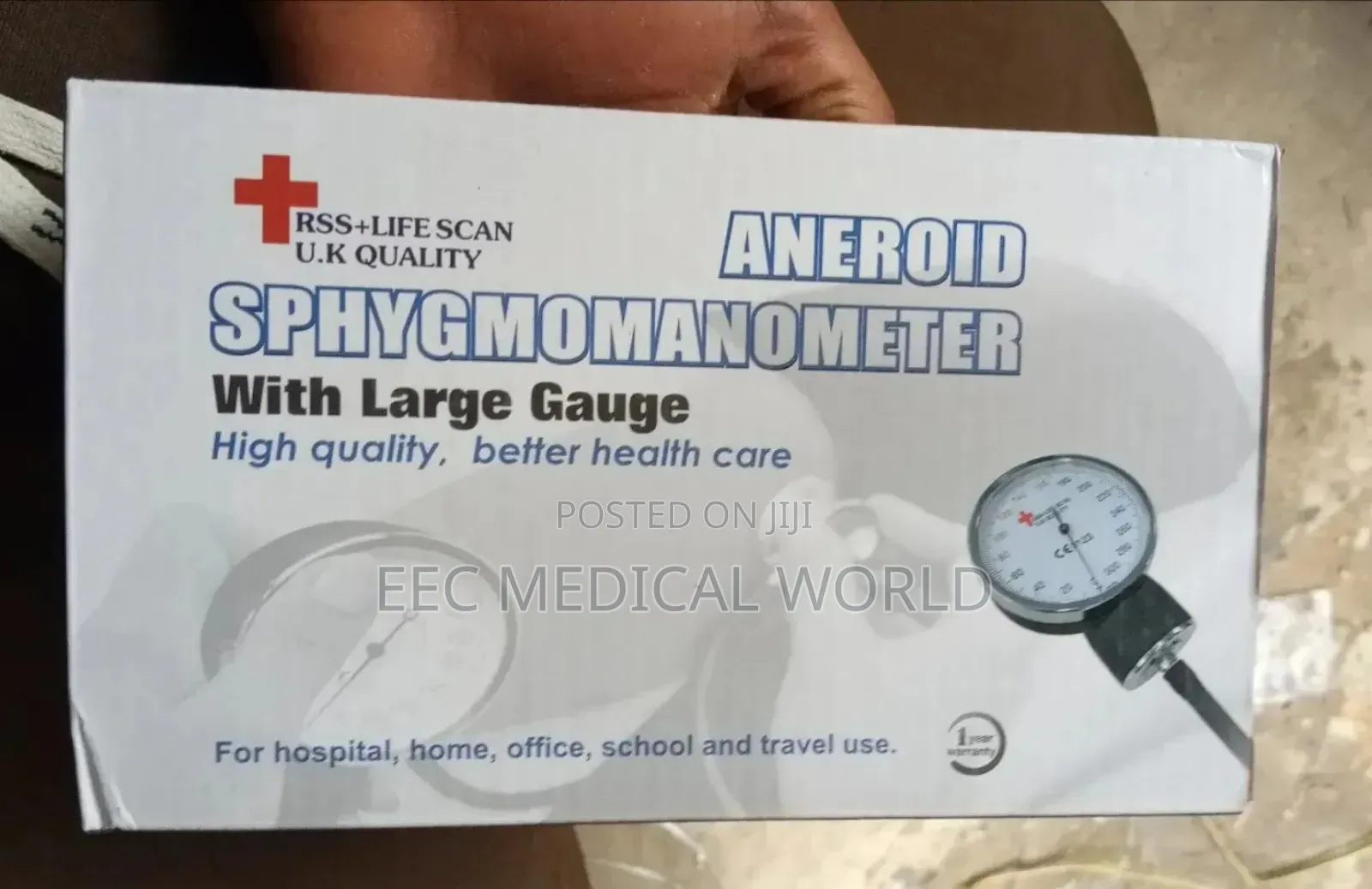 Aneroid
Sphygmomanometer
With Large Gauge