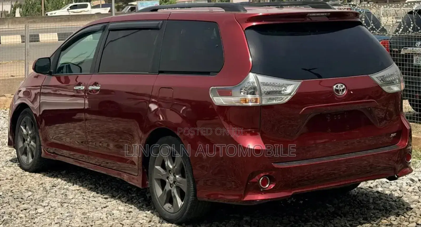 Toyota Sienna XLE 8 Passenger (3.5L 6cyl 6A) 2016 Burgundy