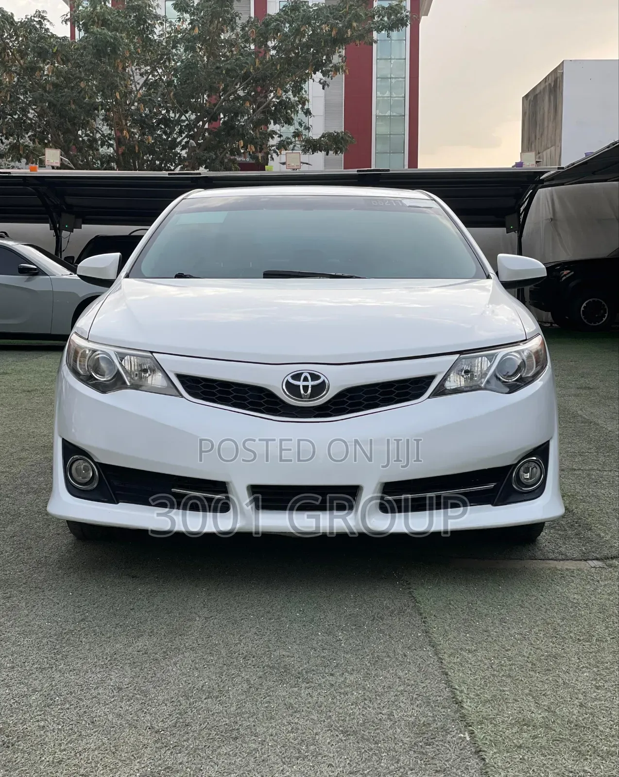 Toyota Camry SE 4dr Sedan (2.5L 4cyl 6A) 2013 White