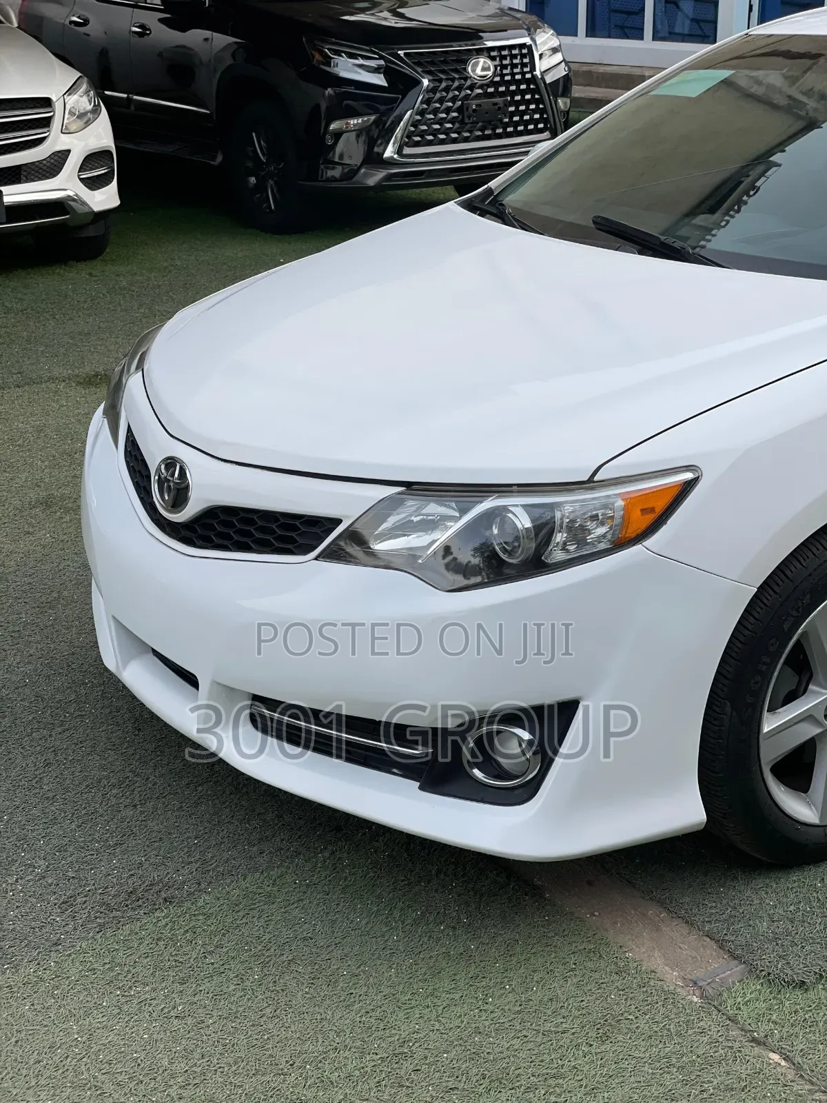 Toyota Camry SE 4dr Sedan (2.5L 4cyl 6A) 2013 White