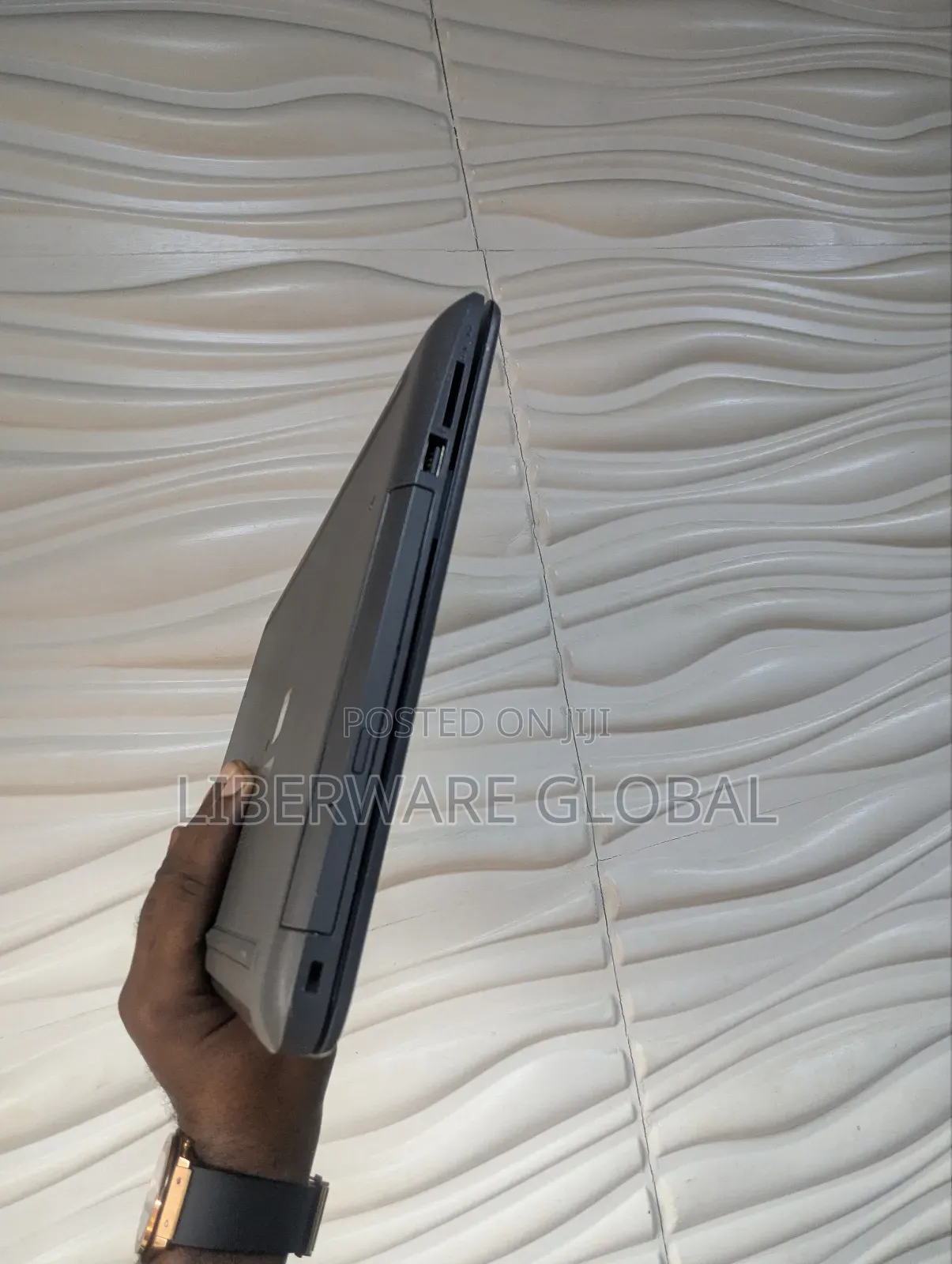 Laptop HP 255 4GB AMD Ryzen 5 SSD 128GB