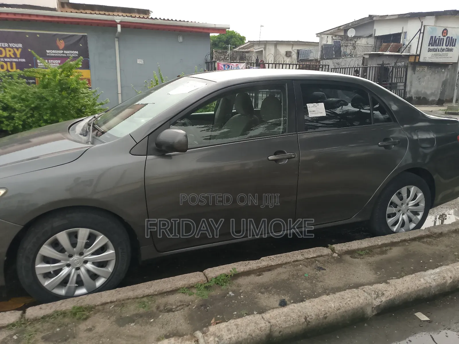 Toyota Corolla LE 4dr Sedan (1.8L 4cyl 4A) 2012 Gray