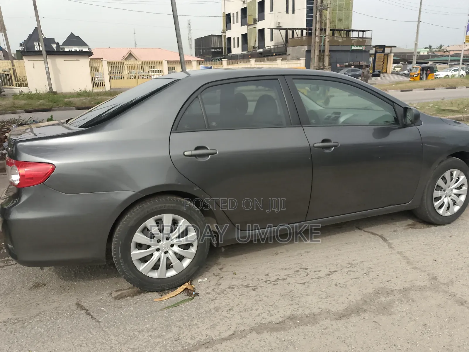 Toyota Corolla LE 4dr Sedan (1.8L 4cyl 4A) 2012 Gray
