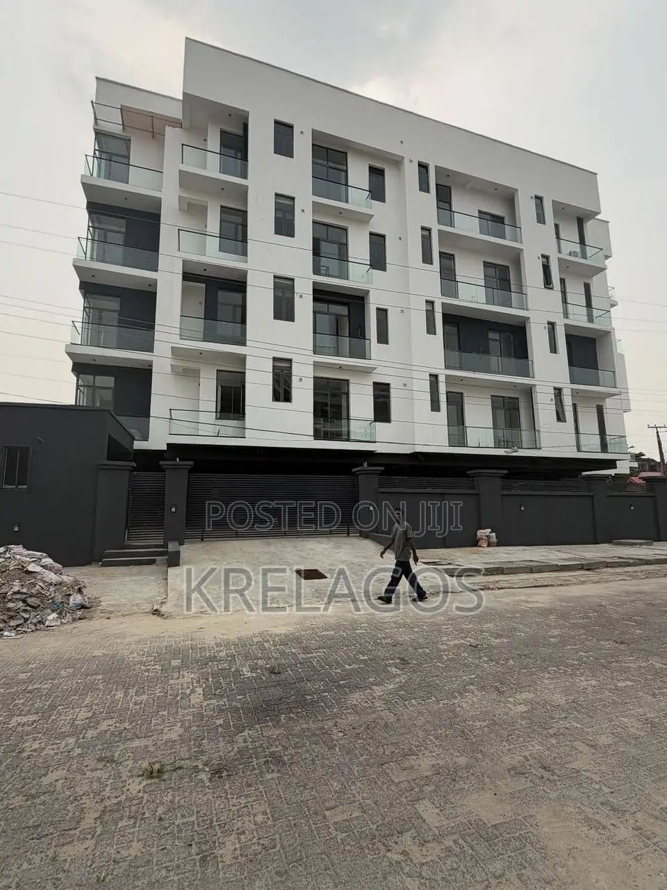 2bdrm Apartment in Lekki Phase 1 for rent