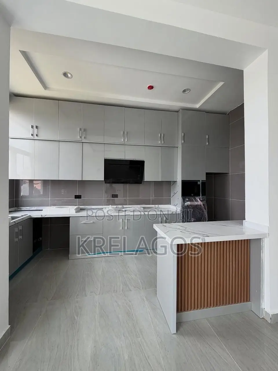 2bdrm Apartment in Lekki Phase 1 for rent