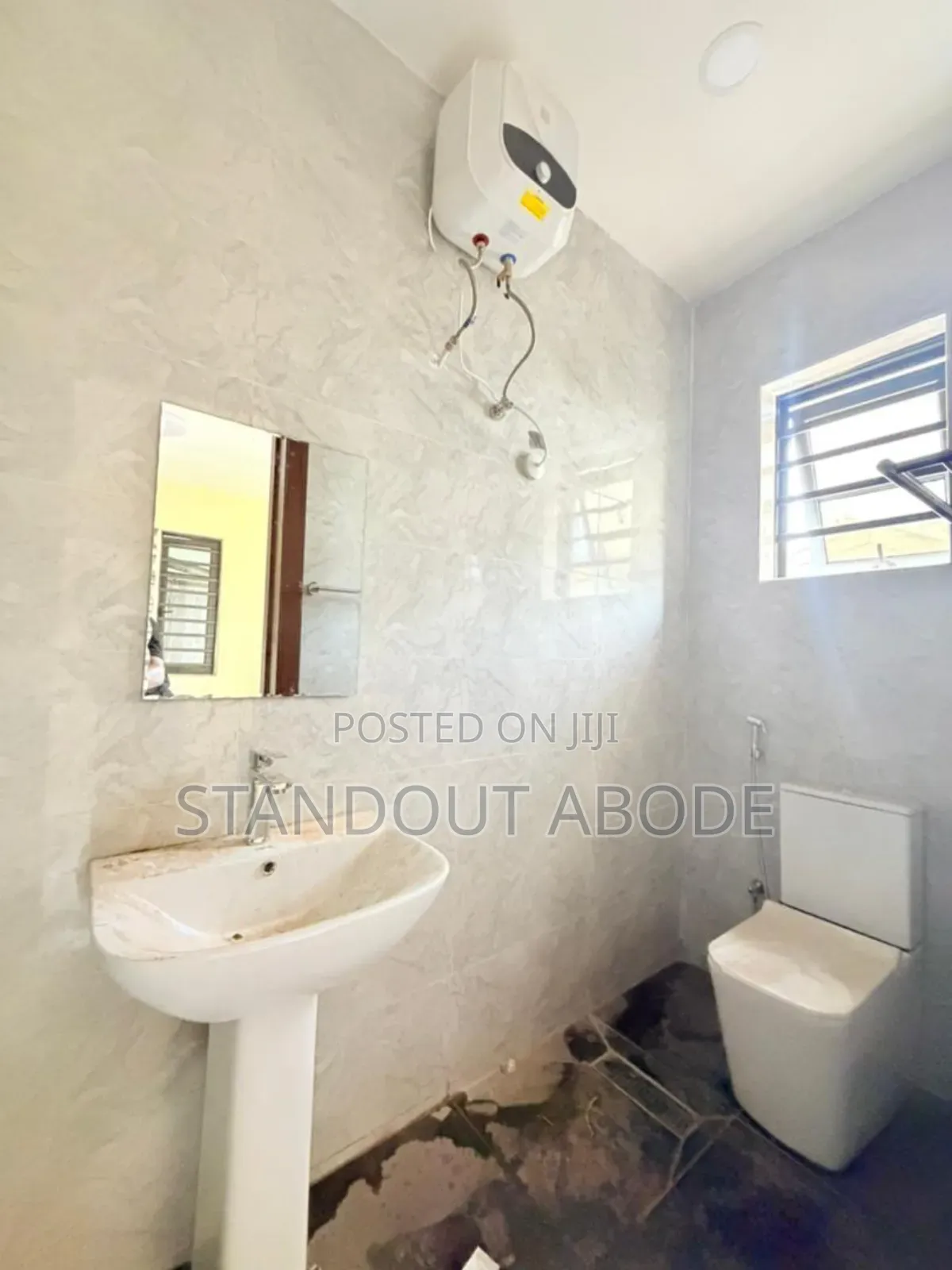 4bdrm Duplex in In An Estate, Oregun for sale