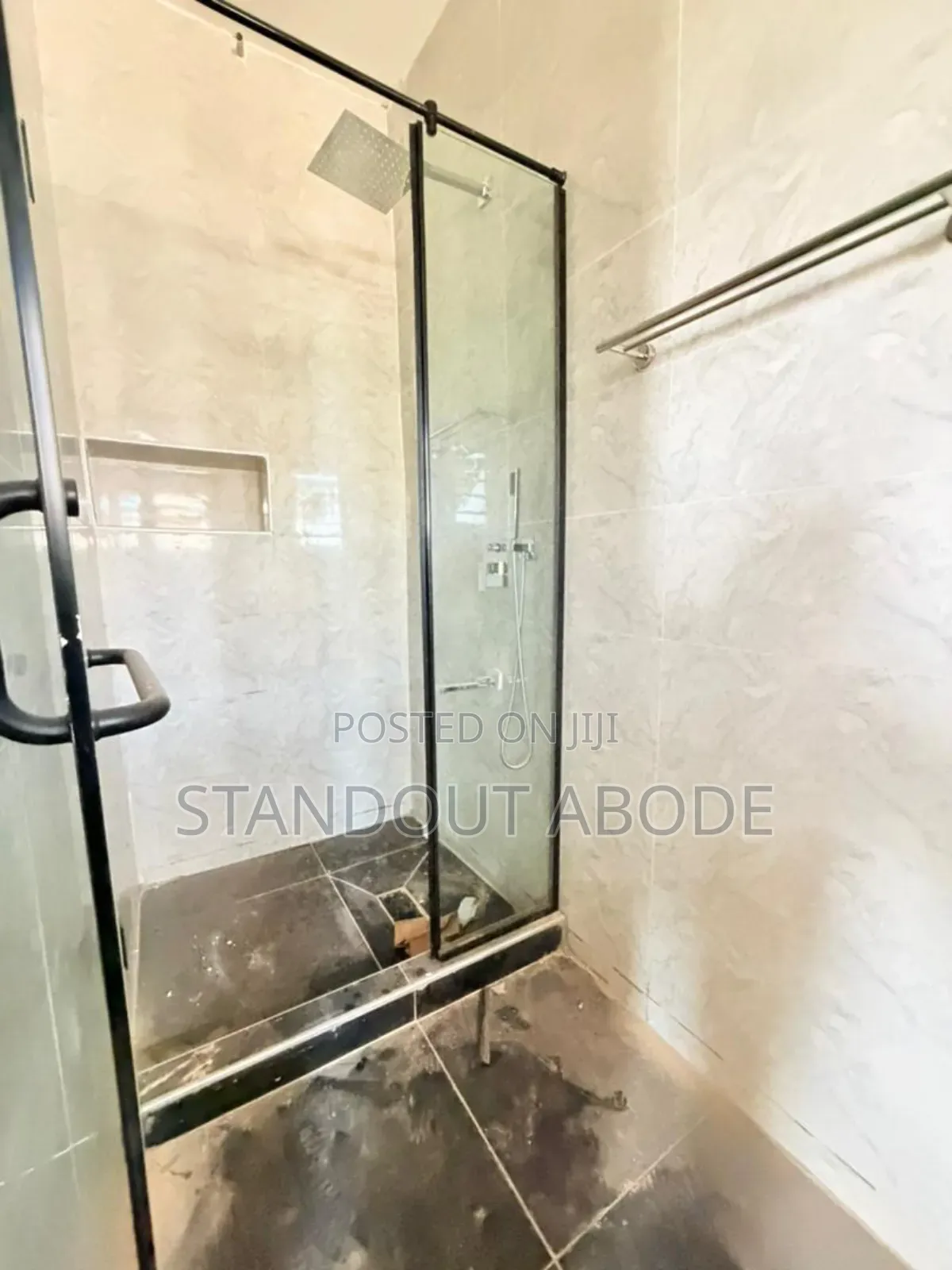 4bdrm Duplex in In An Estate, Oregun for sale