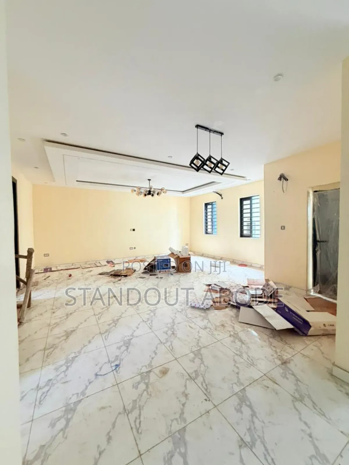 4bdrm Duplex in In An Estate, Oregun for sale