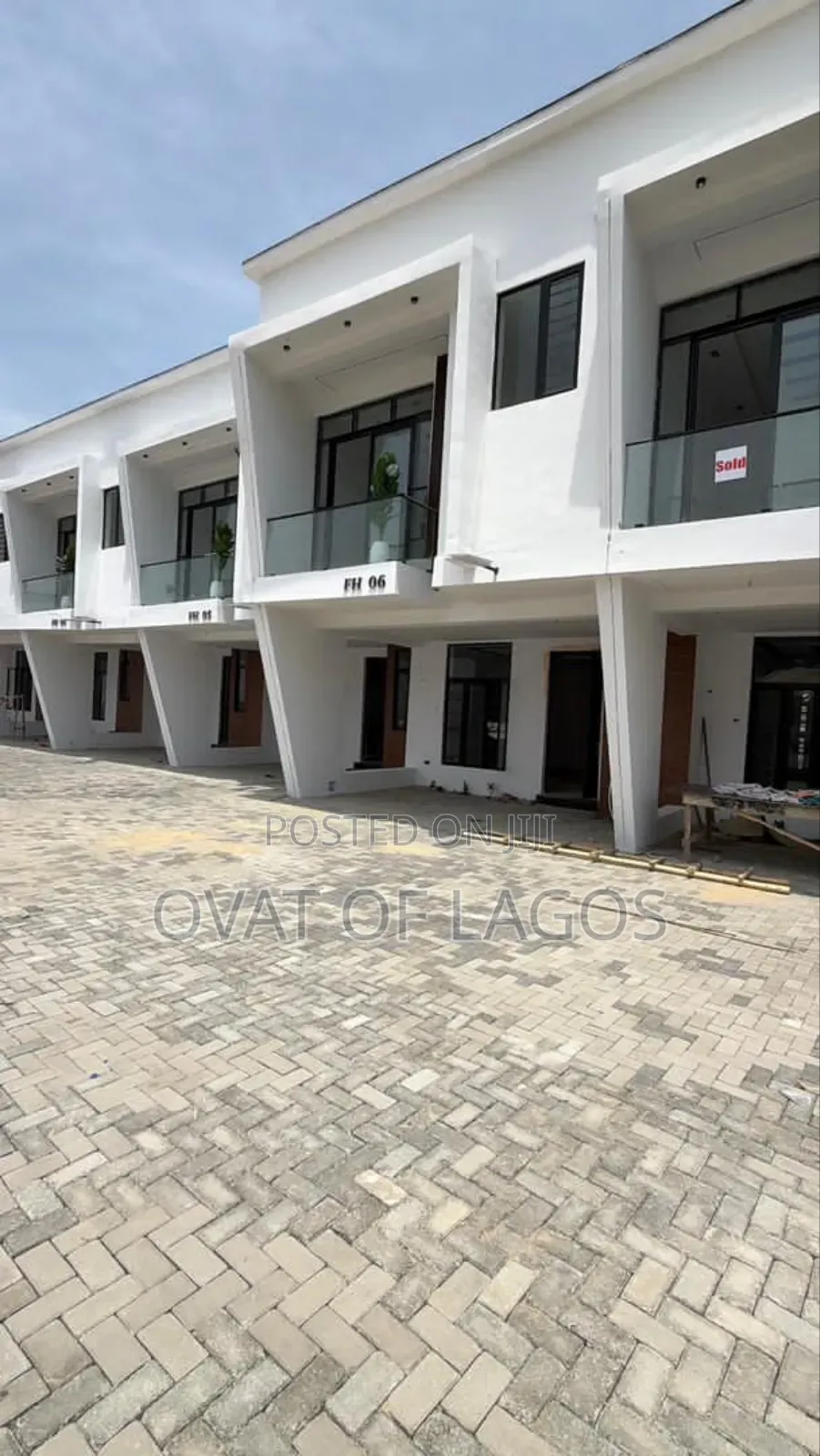 3bdrm Duplex in Ikota for sale