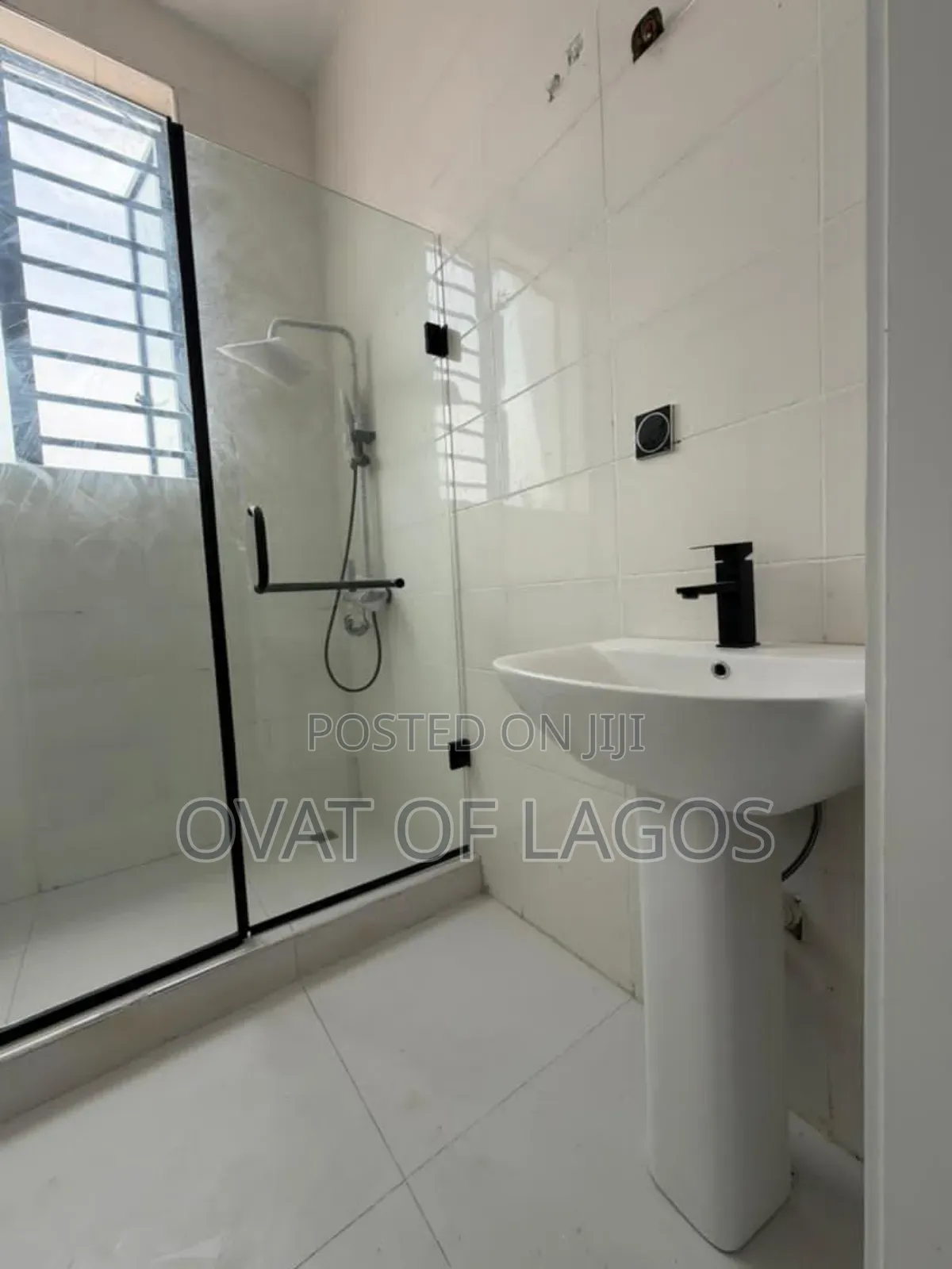3bdrm Duplex in Ikota for sale