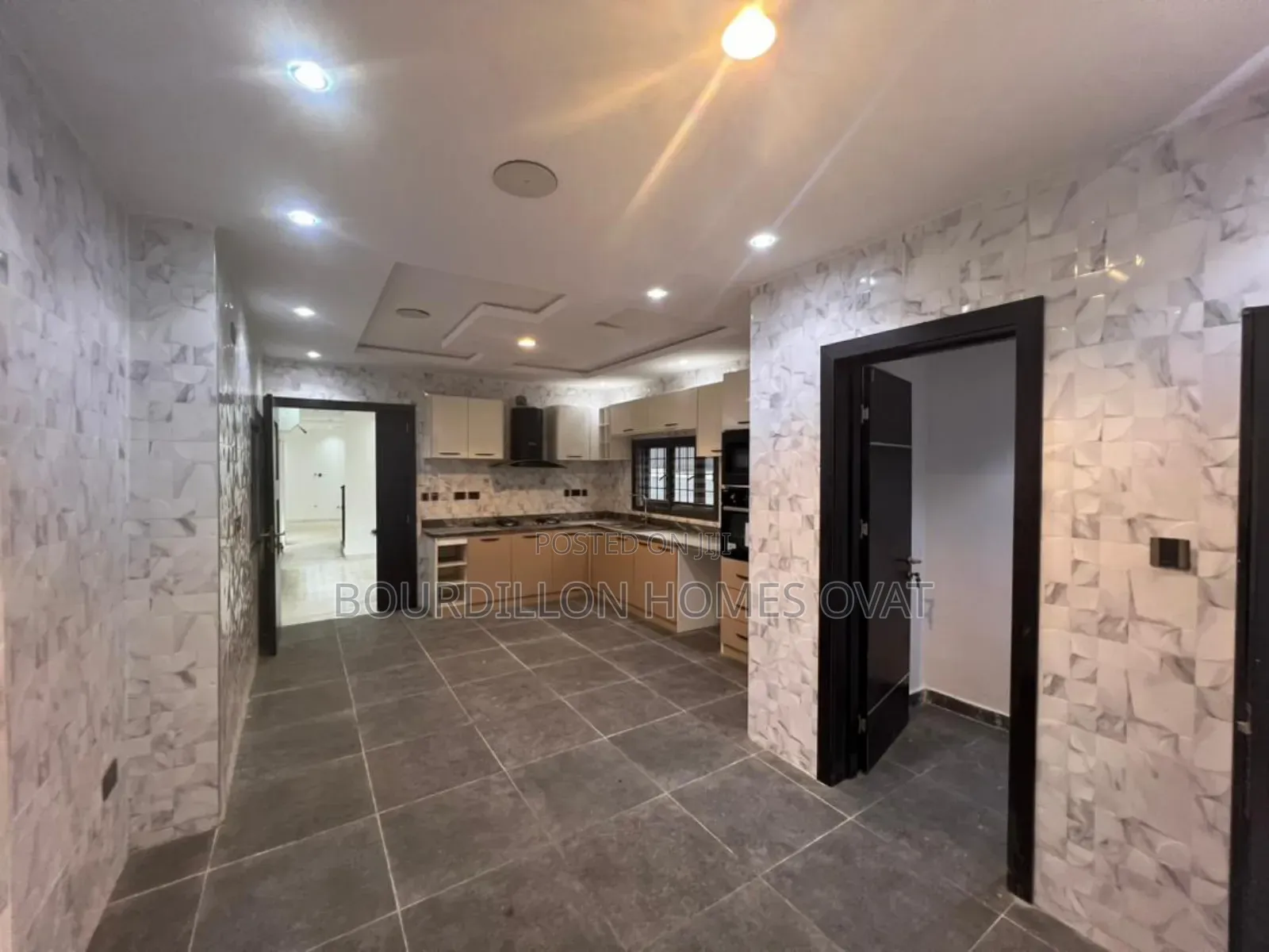 5bdrm Duplex in Lekki Phase 1 for rent