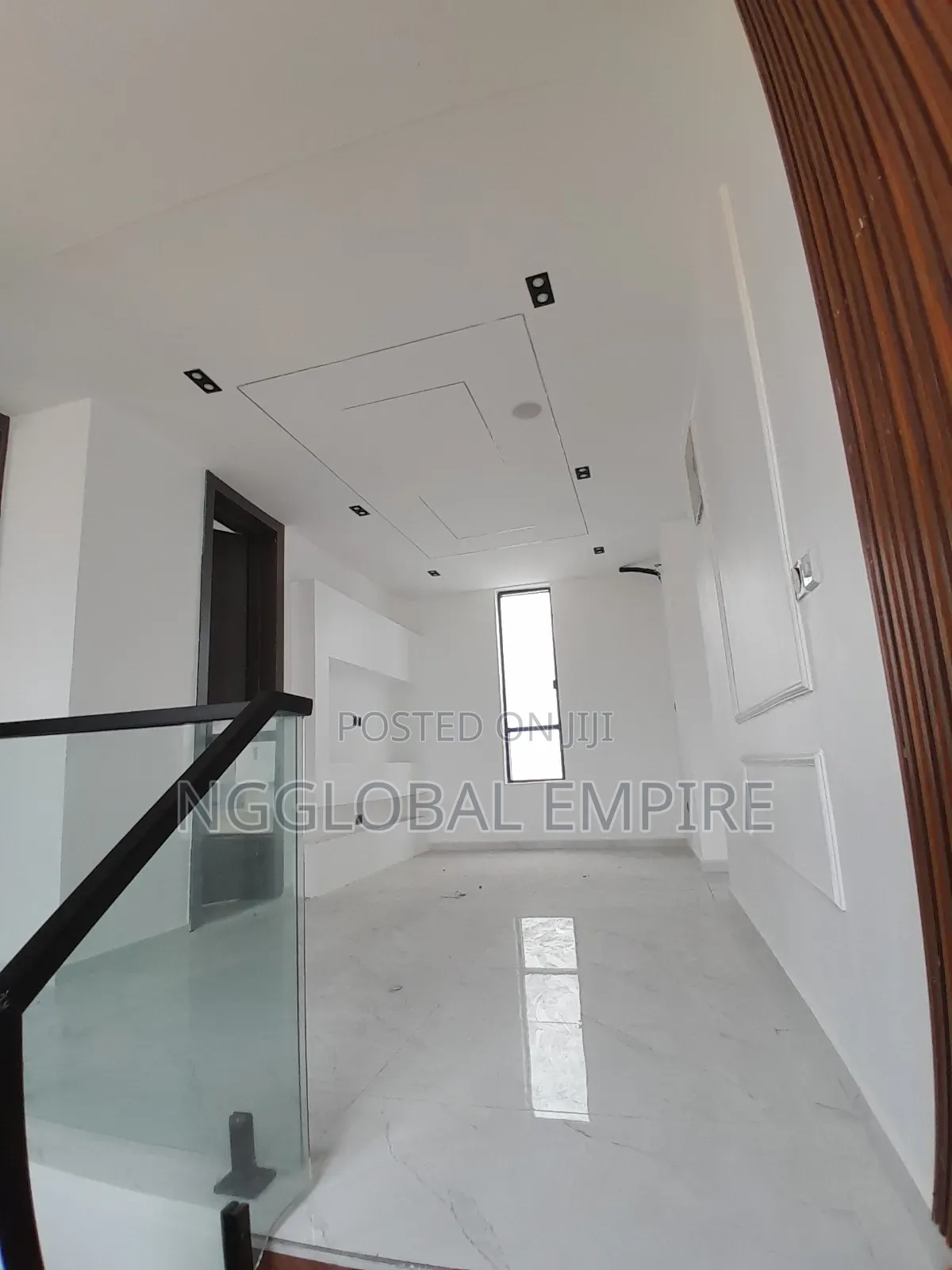 5bdrm Duplex in Chevron for sale
