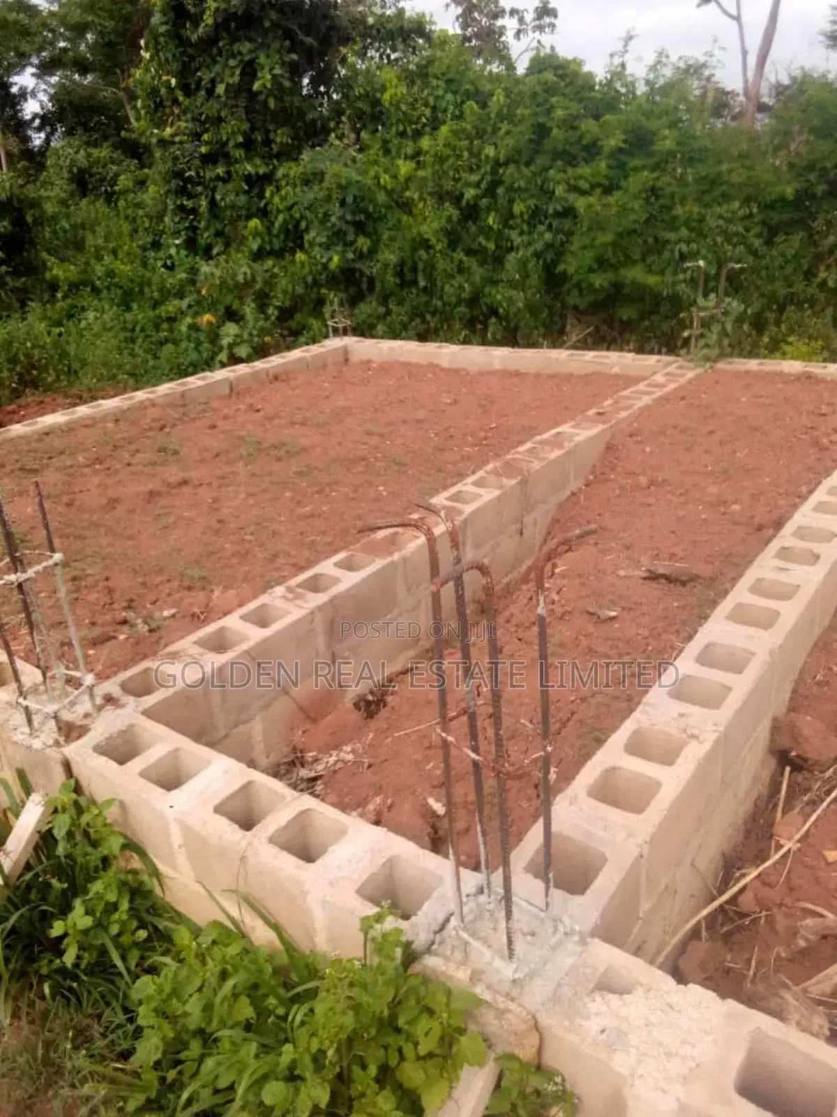 Uncompleted 10 Rooms Self Contain Hostel At Oye Ekiti