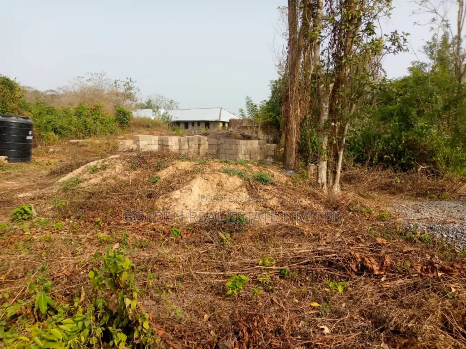 Uncompleted 10 Rooms Self Contain Hostel At Oye Ekiti