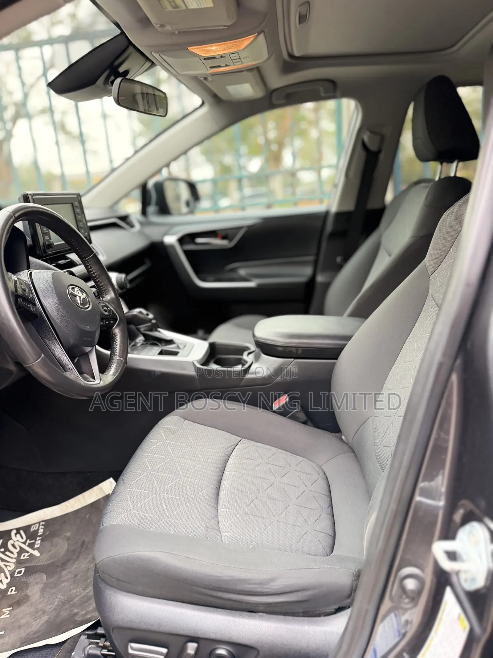 Toyota RAV4 XLE 2021 Gray