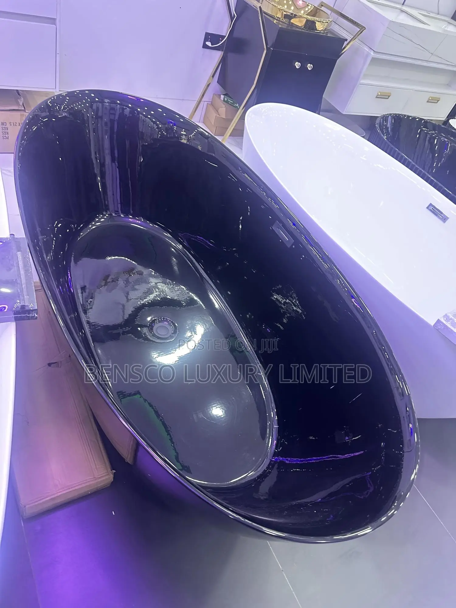 Luxury Glossy Black Freestanding Bathtub