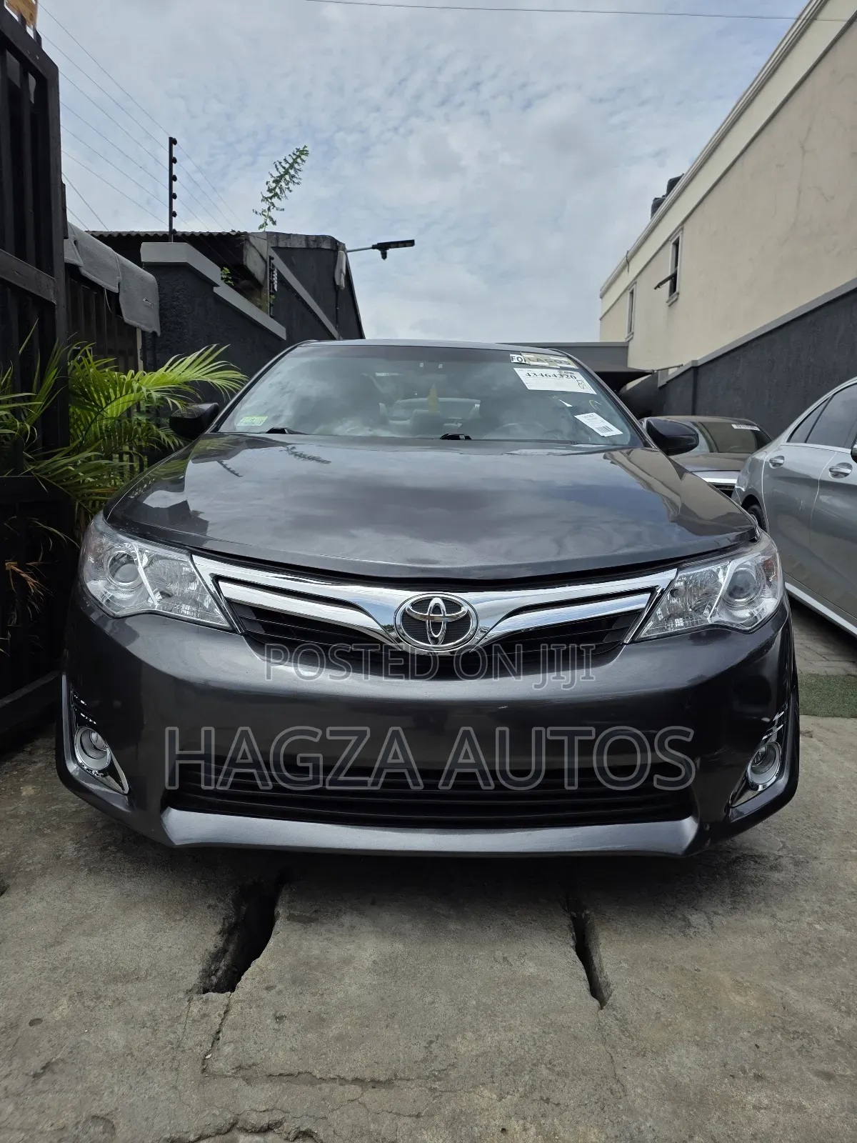 Toyota Camry XLE V6 4dr Sedan (3.5L 6cyl 6A) 2012 Gray