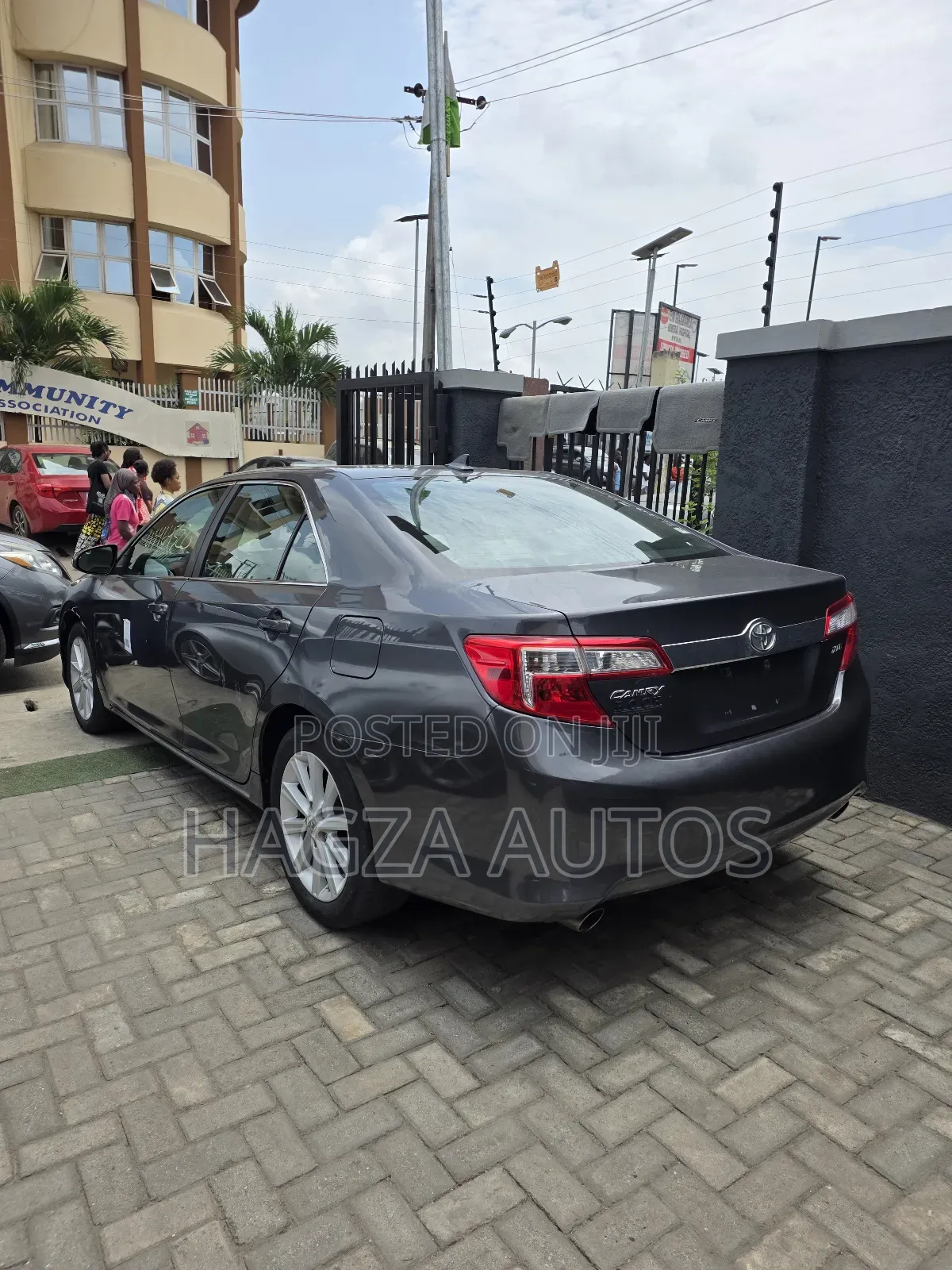 Toyota Camry XLE V6 4dr Sedan (3.5L 6cyl 6A) 2012 Gray