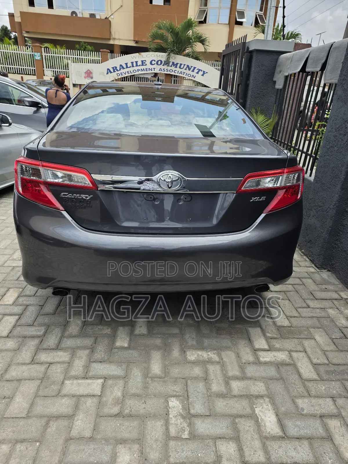 Toyota Camry XLE V6 4dr Sedan (3.5L 6cyl 6A) 2012 Gray