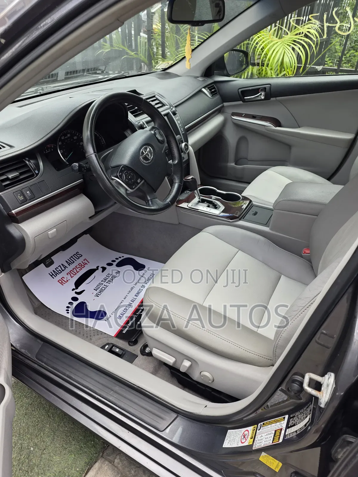 Toyota Camry XLE V6 4dr Sedan (3.5L 6cyl 6A) 2012 Gray
