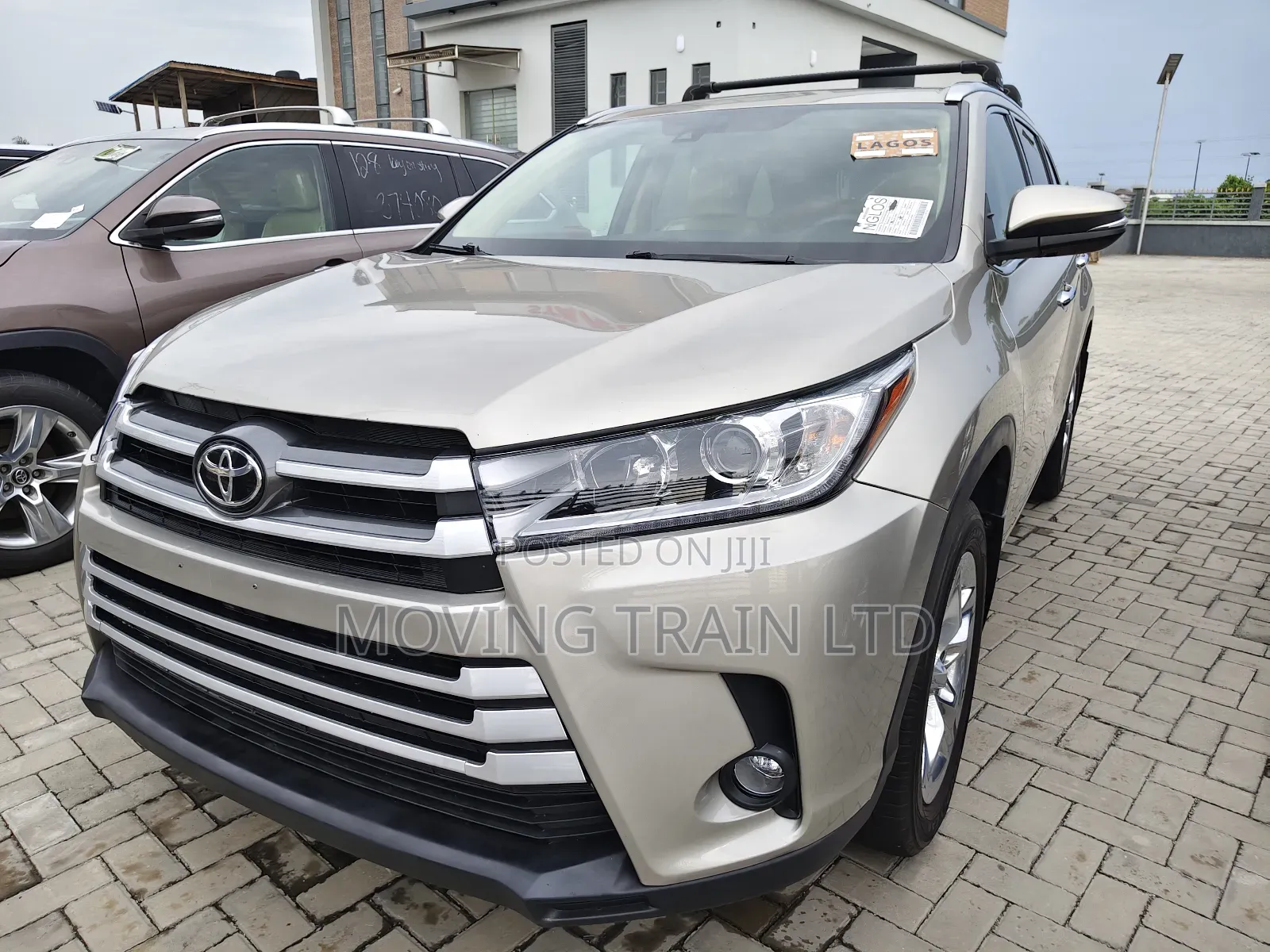 Toyota Highlander Limited V6 4x2 (3.5L 6cyl 6A) 2016 Gold