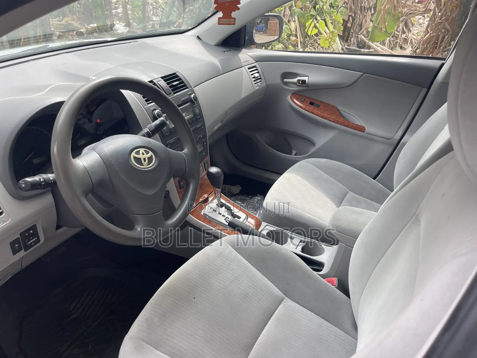 Toyota Corolla LE 4dr Sedan (1.8L 4cyl 4A) 2010 Silver