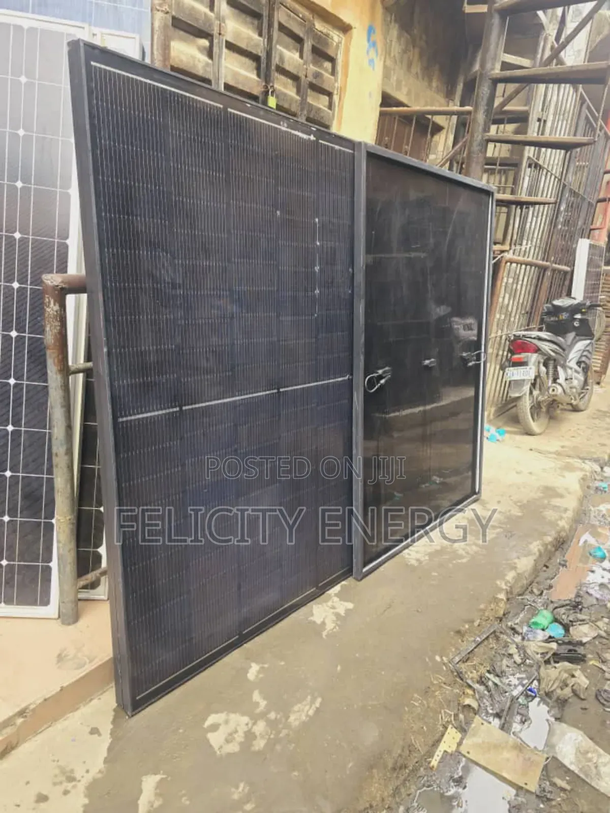 LONGI Solar Panel 600watt All Black 120 Cells Halfcut