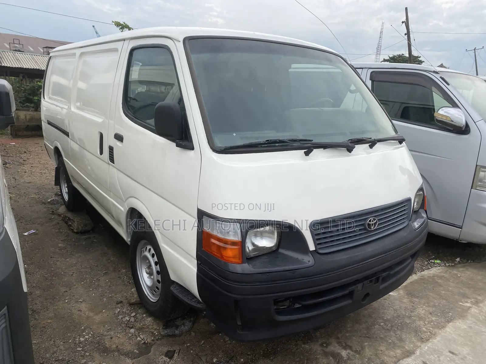 Toyota Grand HiAce 2000 White