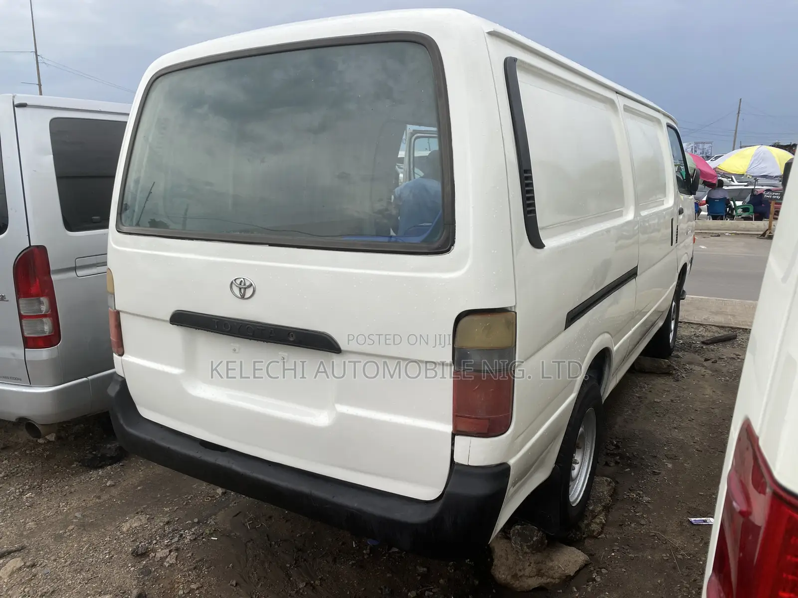 Toyota Grand HiAce 2000 White
