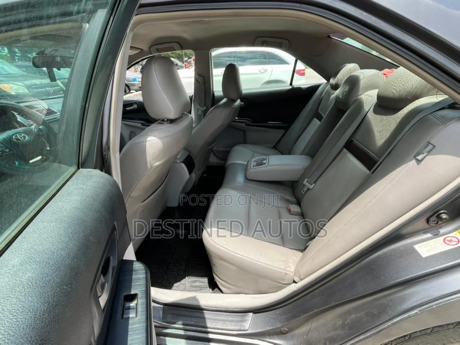 Toyota Camry LE 4dr Sedan (2.5L 4cyl 6A) 2012 Gray