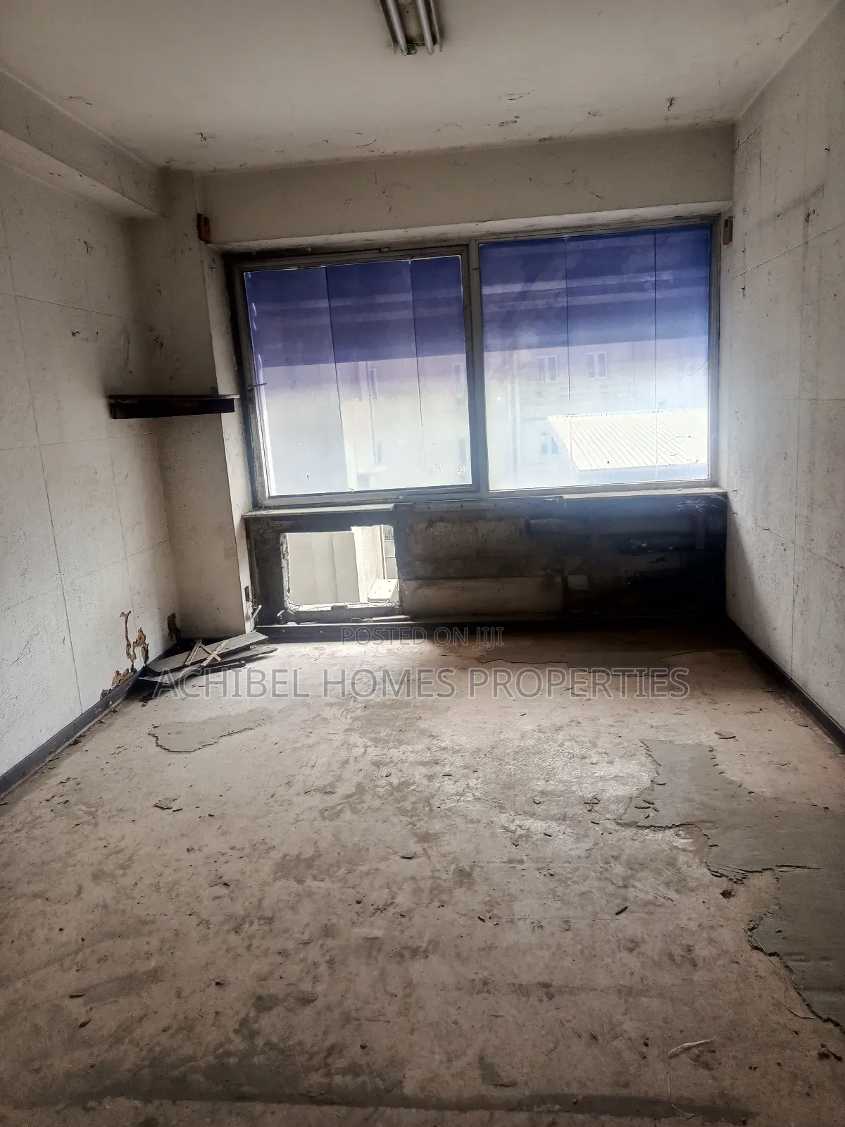 A 17 Square Meter Office Near Marina