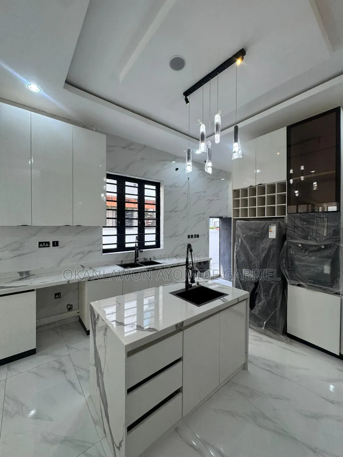 5bdrm Duplex in Ologolo for sale