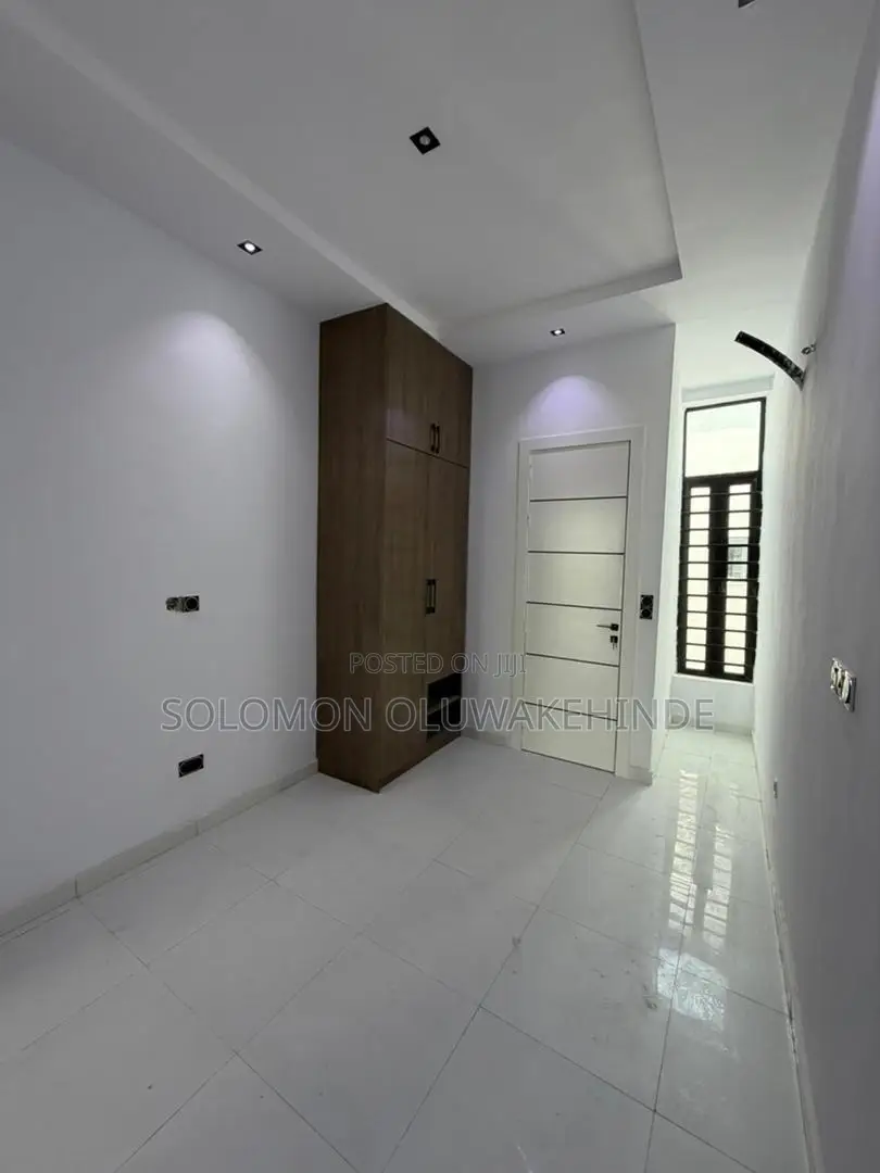 3bdrm Duplex in Ikota for sale