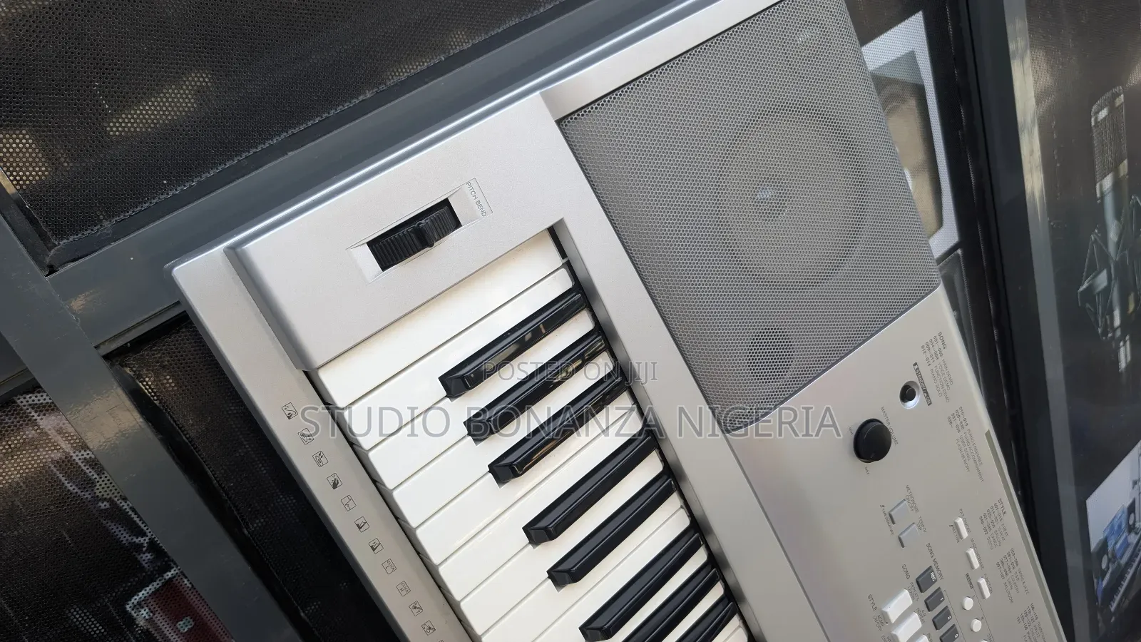 Yamaha Dgx220 Digital Keyboard/Piano