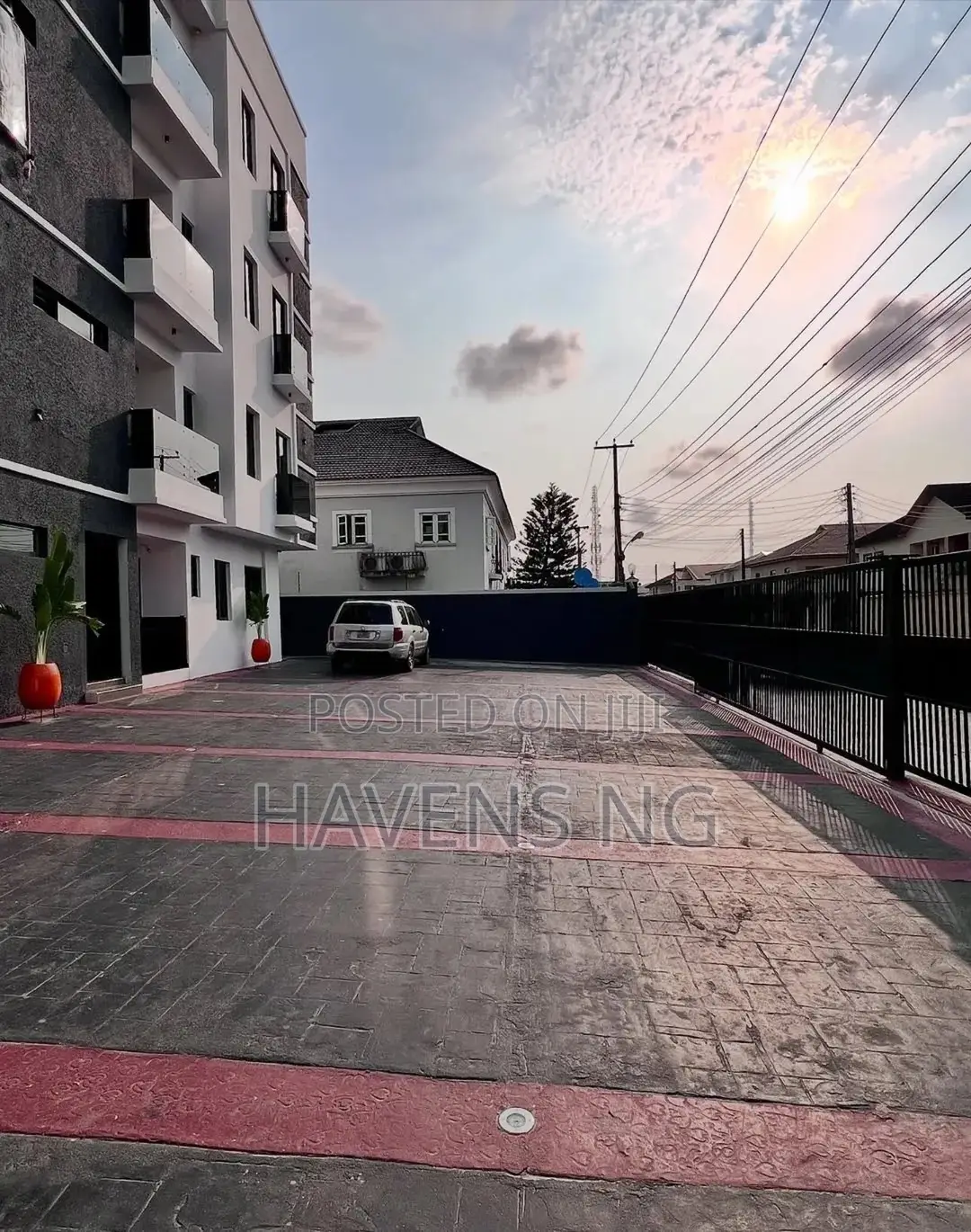 3bdrm Apartment in Lekki Phase 1 for sale