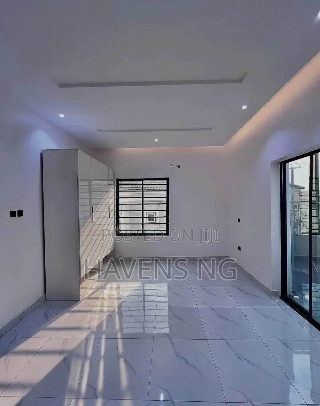 3bdrm Apartment in Lekki Phase 1 for sale
