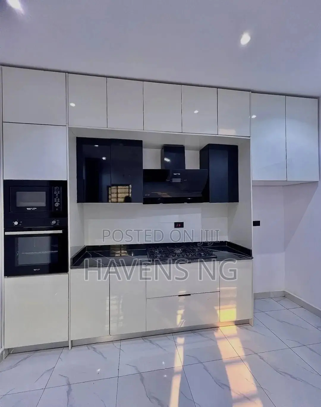 3bdrm Apartment in Lekki Phase 1 for sale