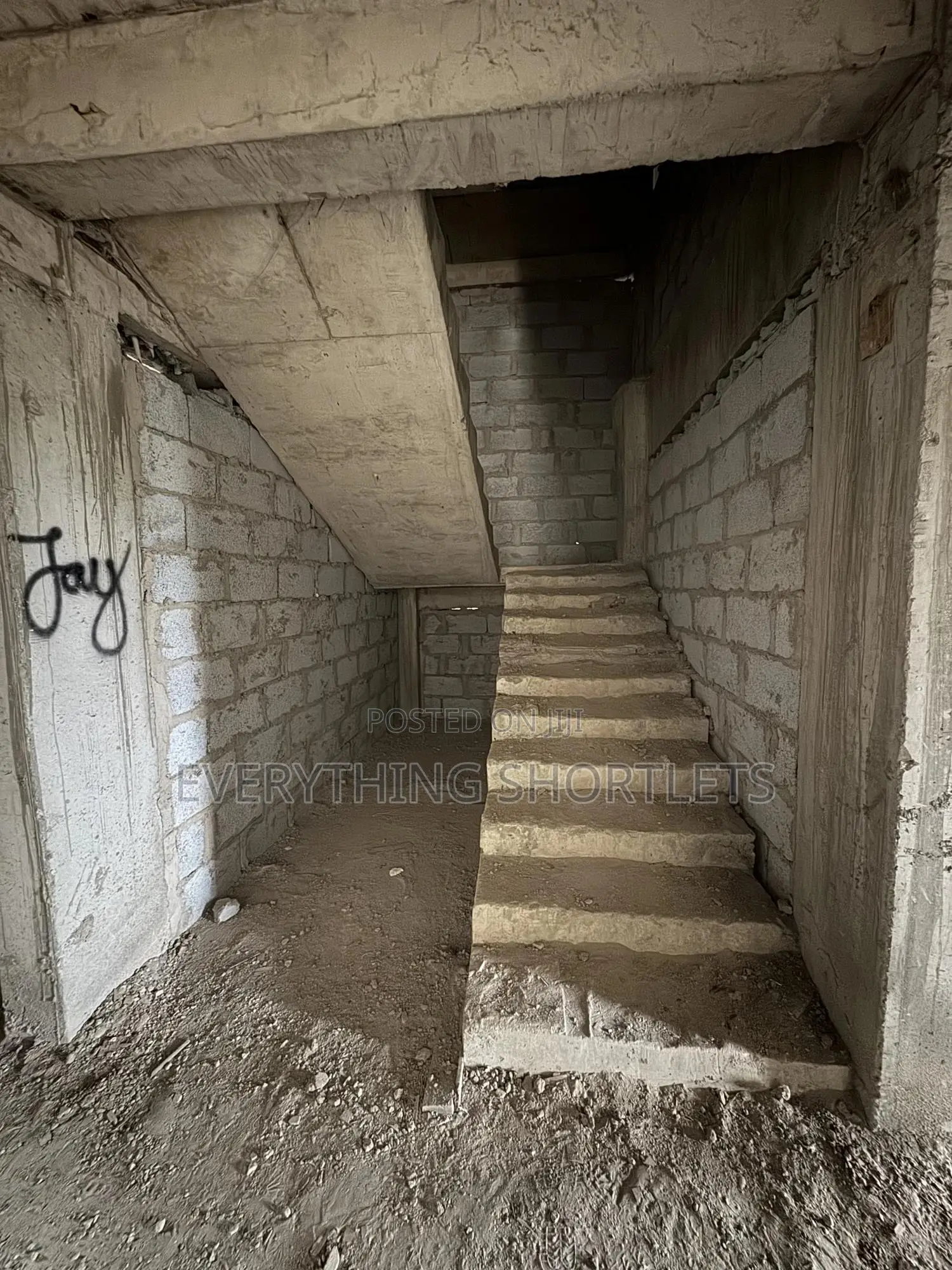 5bdrm Duplex in Kaura for sale