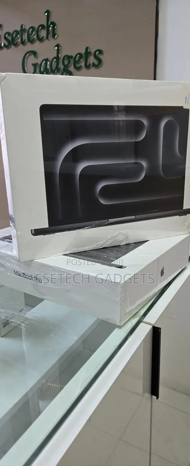New Laptop Apple MacBook Pro 2025 M5 16GB Apple M5 SSD 512GB