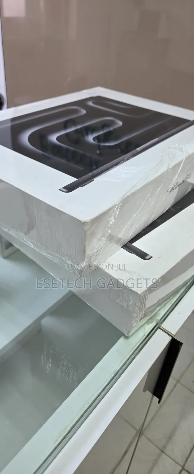 New Laptop Apple MacBook Pro 2025 M5 16GB Apple M5 SSD 512GB