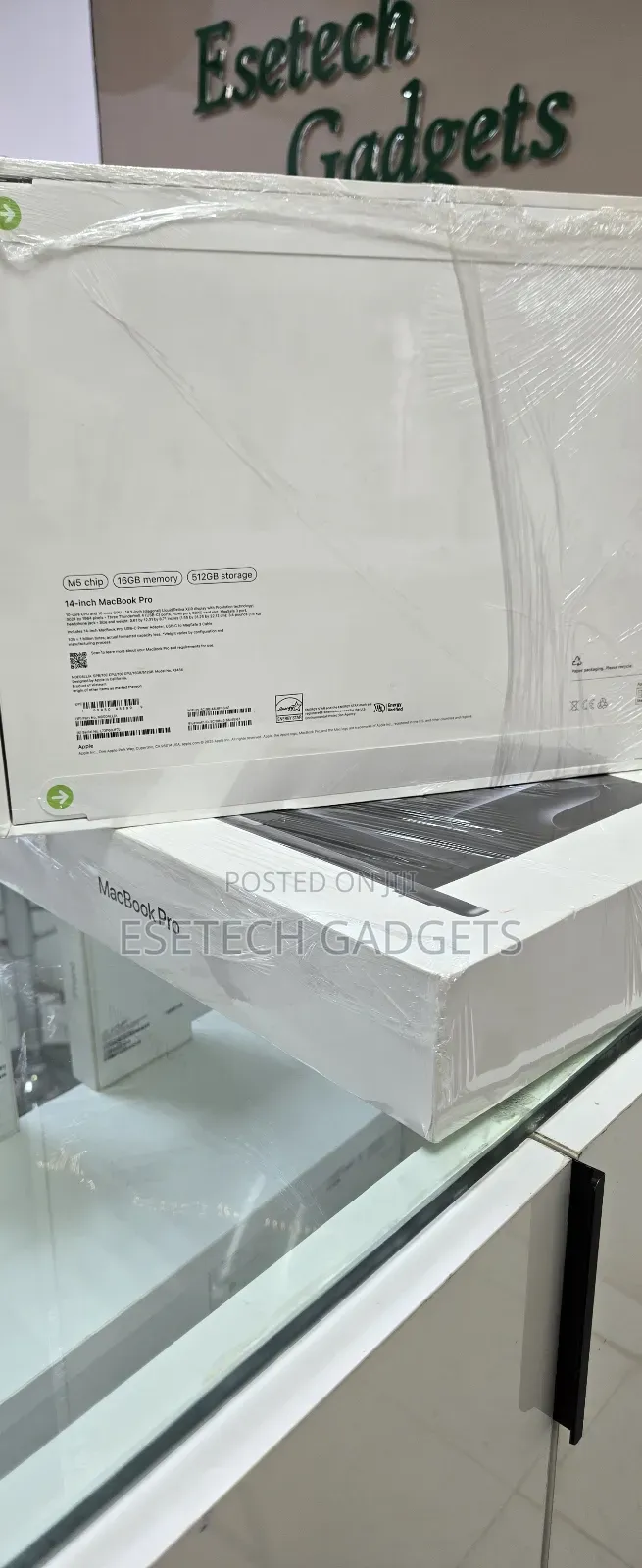 New Laptop Apple MacBook Pro 2025 M5 16GB Apple M5 SSD 512GB
