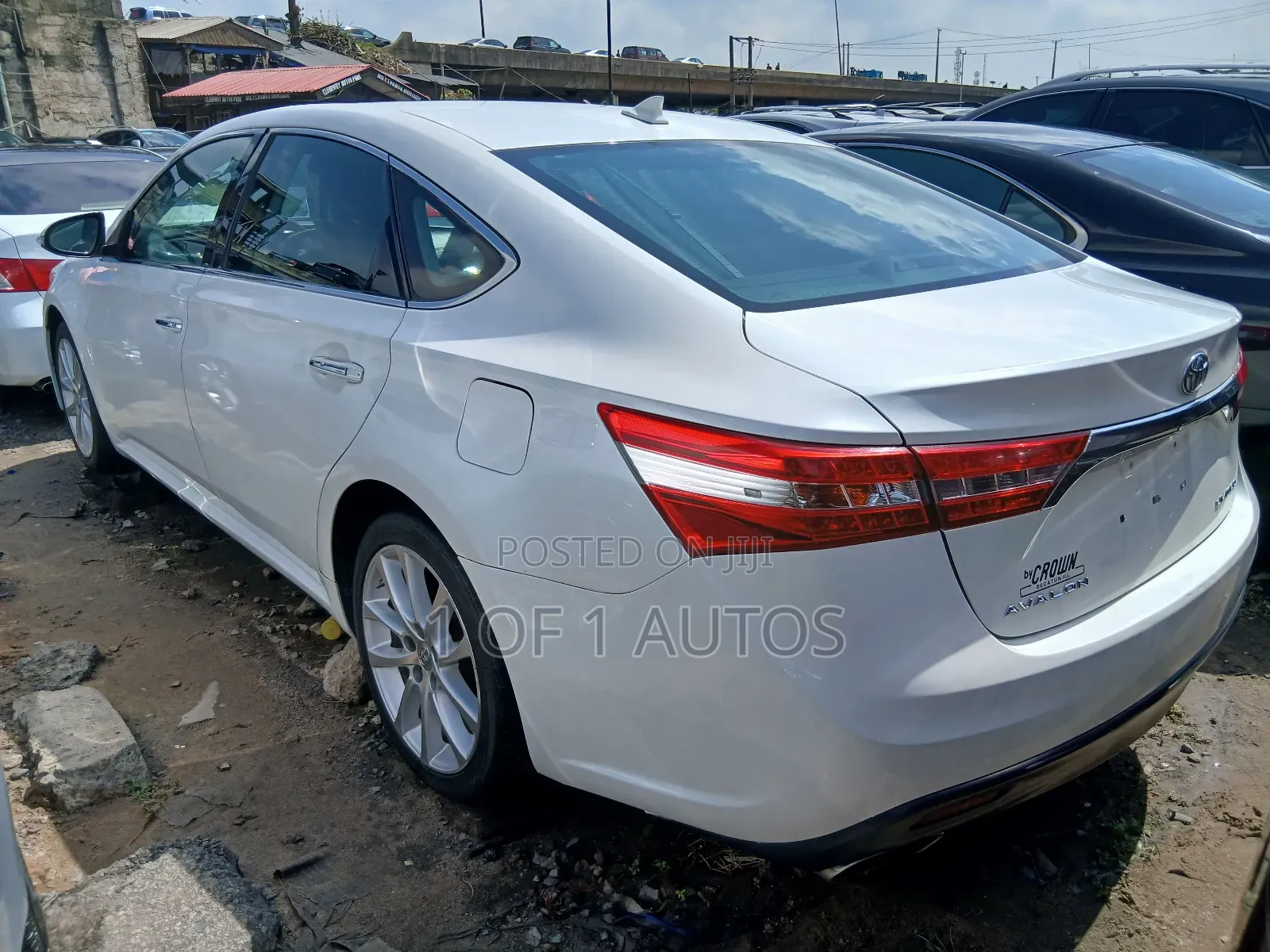 Toyota Avalon Limited 4dr Sedan (3.5L 6cyl 6A) 2014 White