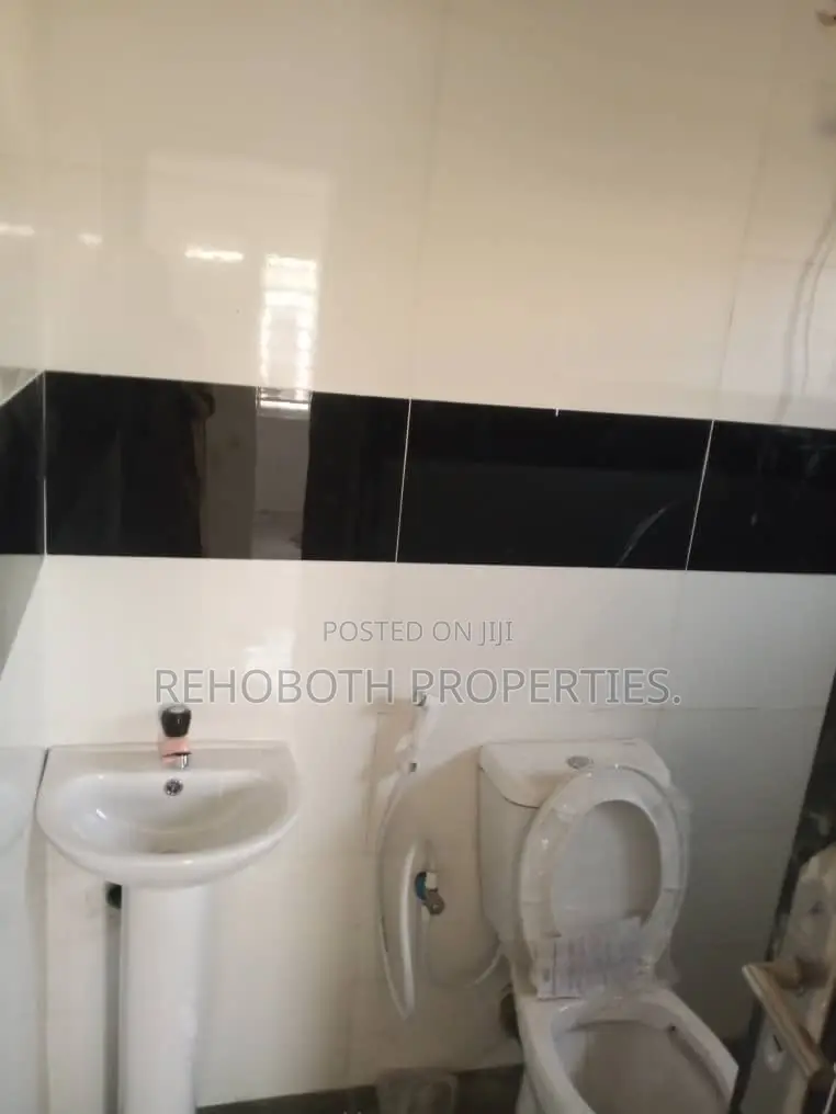2bdrm Bungalow in Asunle Akala Express for rent