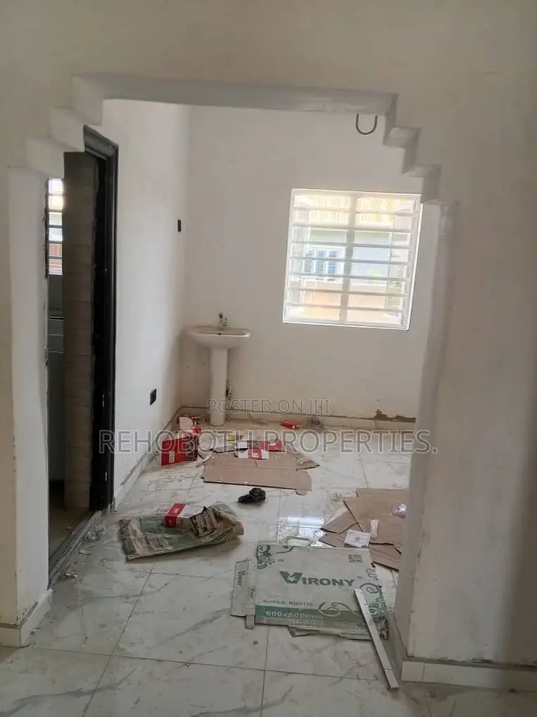 2bdrm Bungalow in Asunle Akala Express for rent