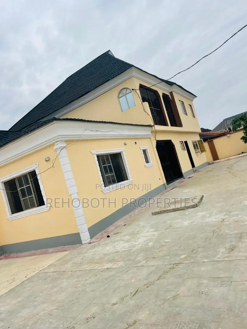 2bdrm Apartment in Akoto Elebu, Akala Express for rent